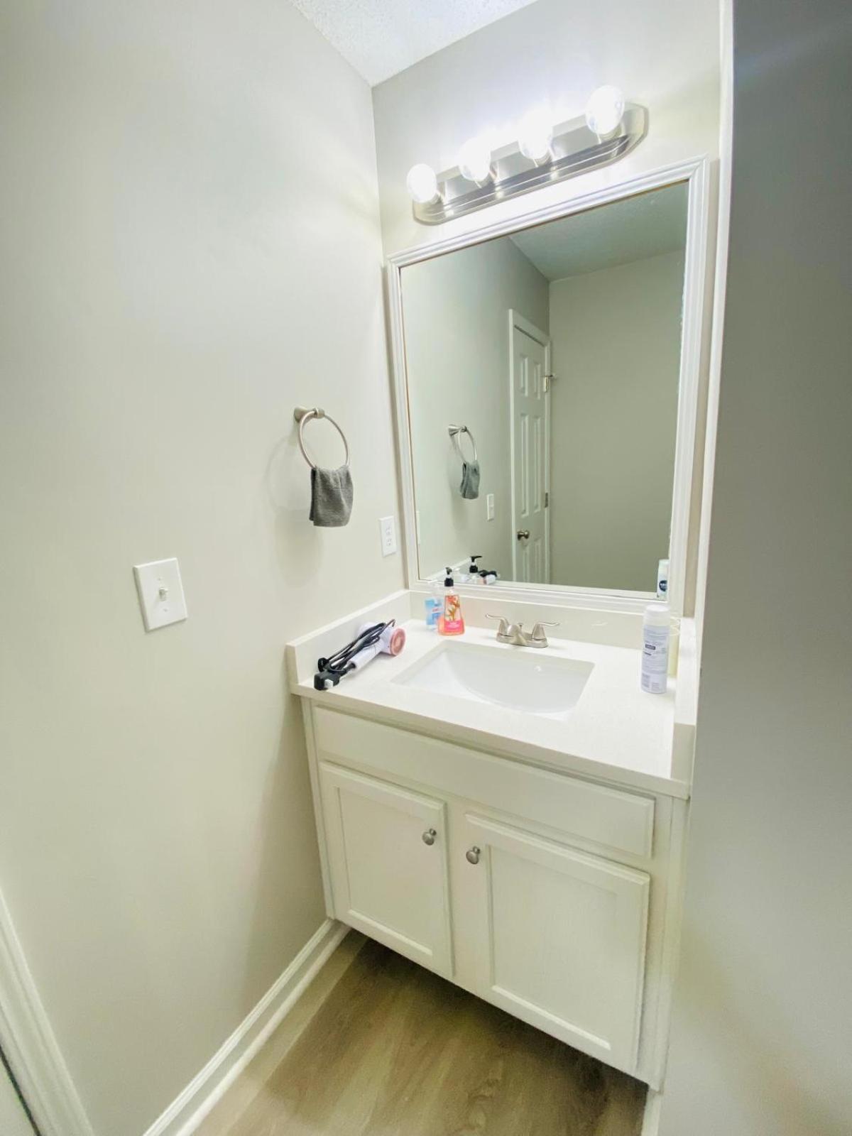 Private Room & Bathroom Close To Downtown ראלי מראה חיצוני תמונה